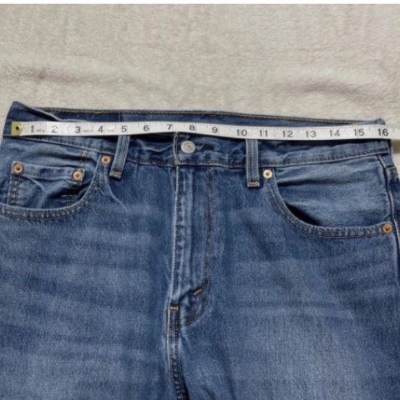 Levis 550 92' Relaxed Denim with Taper below the knee - Picture 11 of 15